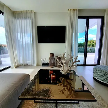 아파트 Luxury Santa Barbara Heights *