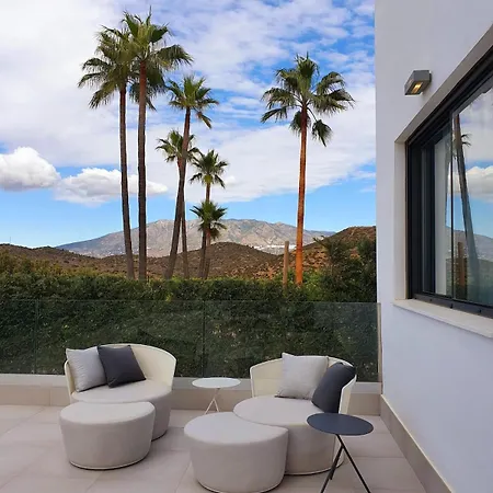 아파트 Luxury Santa Barbara Heights 푸엔히롤라